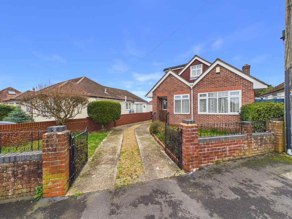 2 bed detached bungalow for saleCleethorpes Road, Sholing SO19