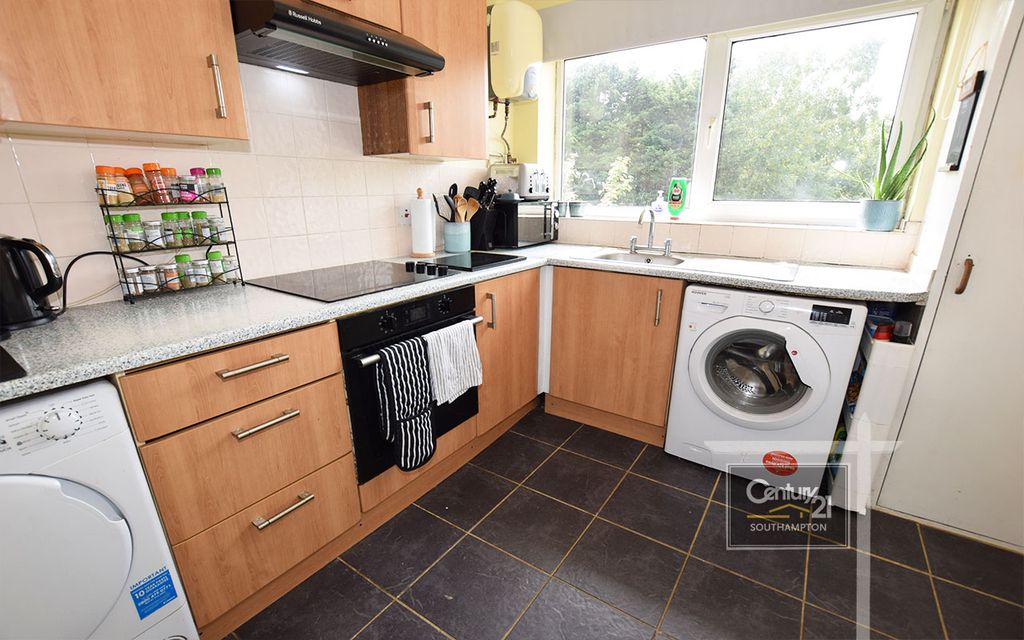 Additional image 4 of 1 bed flat for sale|Ref: R199219|, Nelric House, Kent Road, Southampton SO17