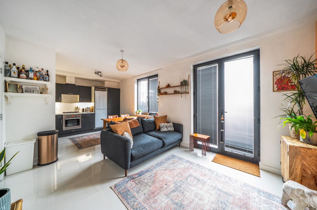 Additional image 2 of 1 bed flat for saleGreensted Court, Godstone Road, Whyteleafe CR3