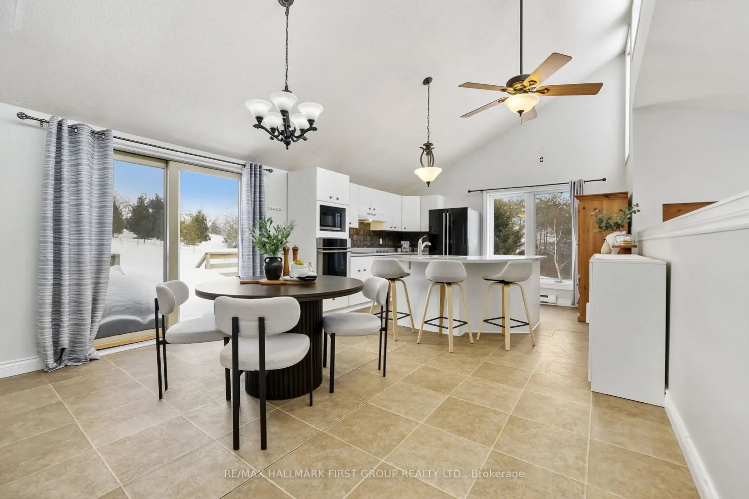 110 Davis Road photo 5
