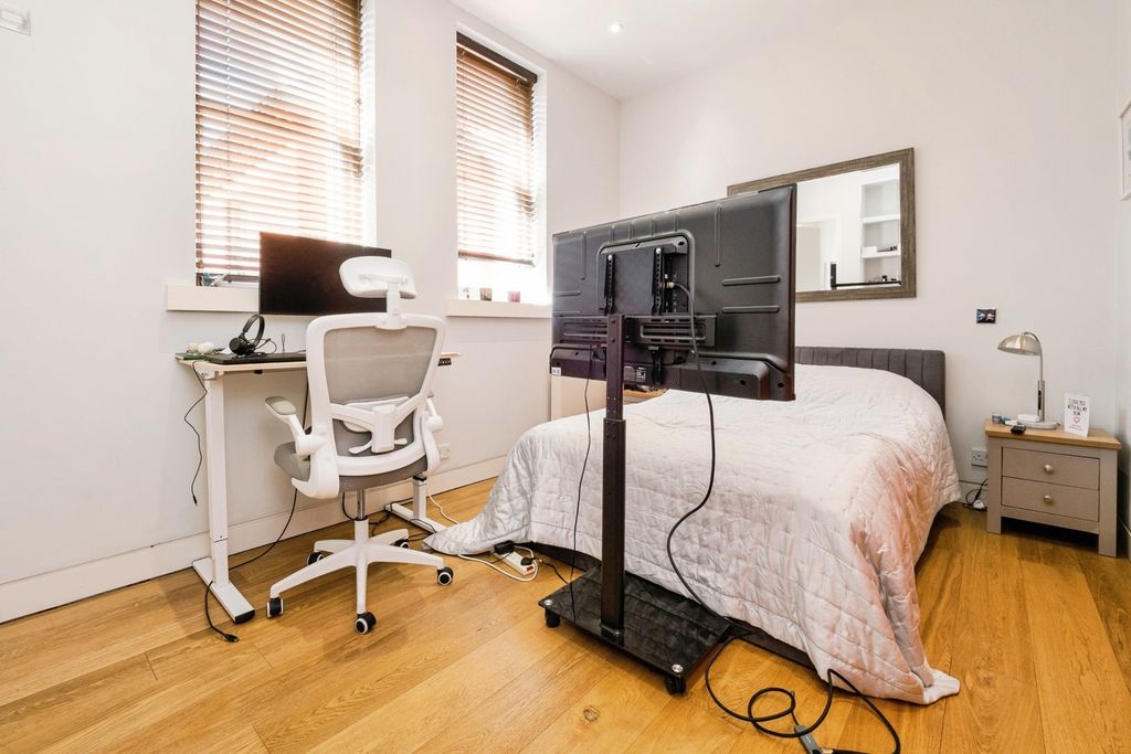 Additional image 14 of 3 bed flat for saleBartholomew House, Richmond Drive, Woodford Green IG8