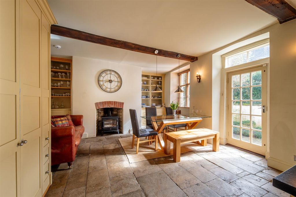 Additional image 3 of 5 bed property for saleOxford Street, Woodstock OX20