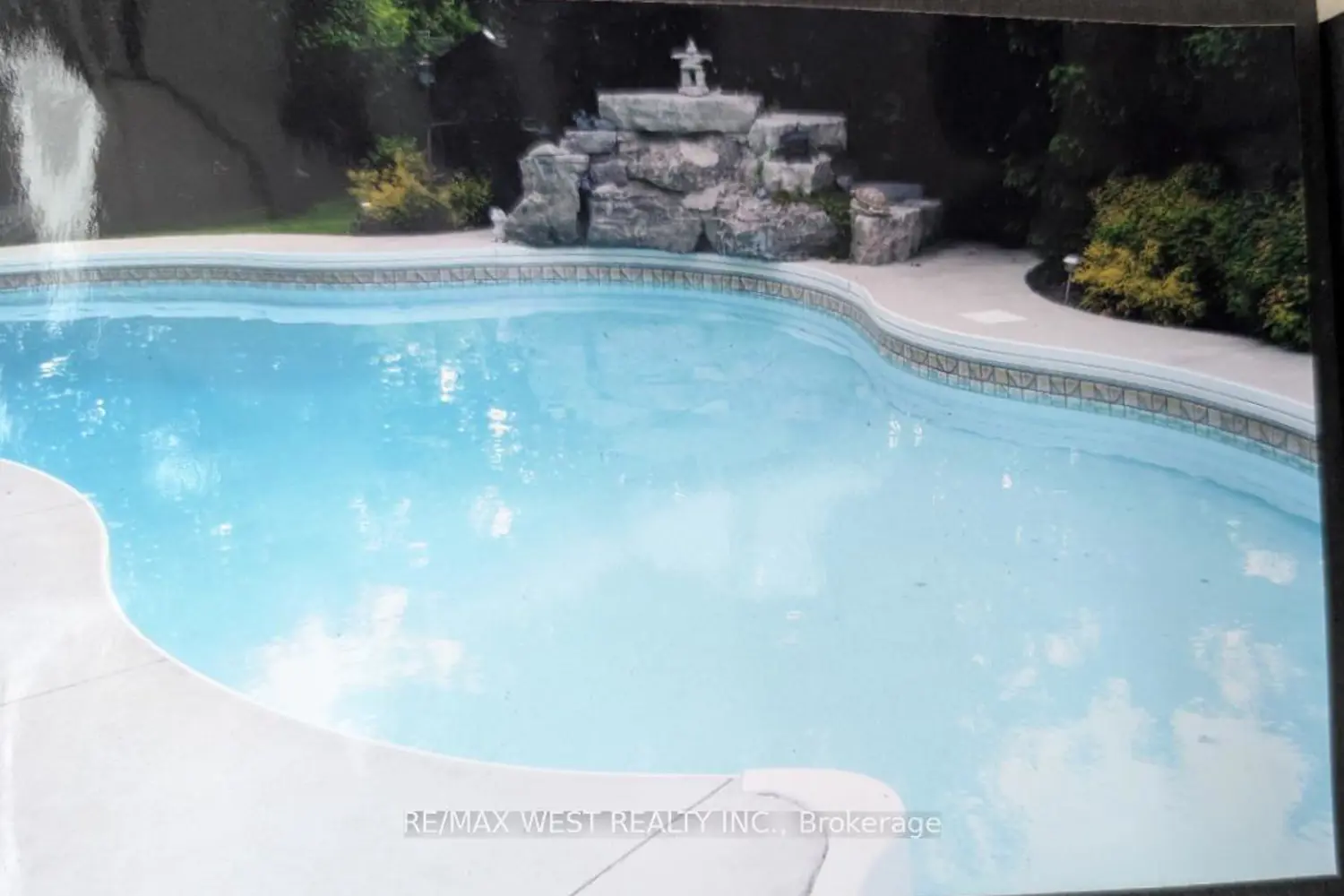 Additional image 13 of 690 Robertson Crescent