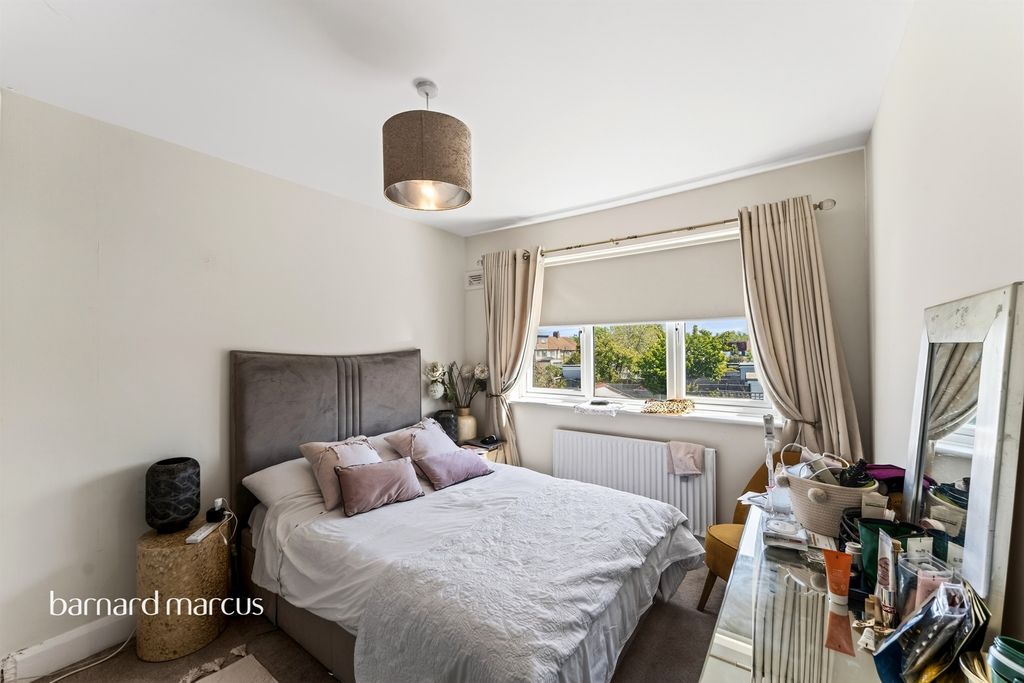 Additional image 17 of 4 bed terraced house for saleKingshill Avenue, Worcester Park KT4