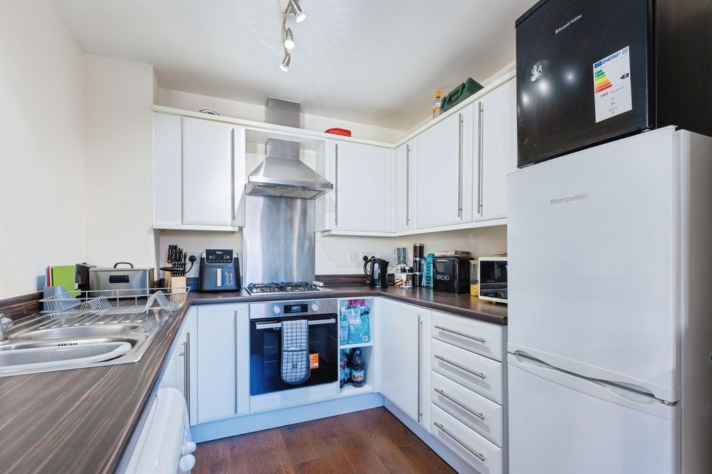 Additional image 4 of 2 bed flat for saleStillington Crescent, Hamilton, Leicester LE5