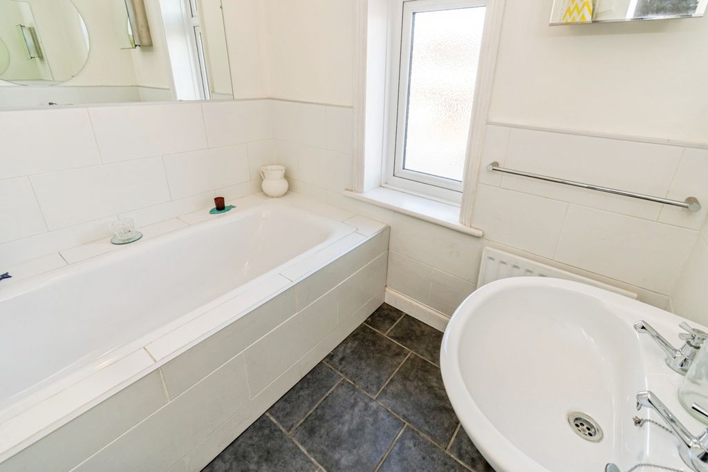 Additional image 13 of 3 bed semi-detached house for saleHill Lane, Bassett, Southampton, Hampshire SO15