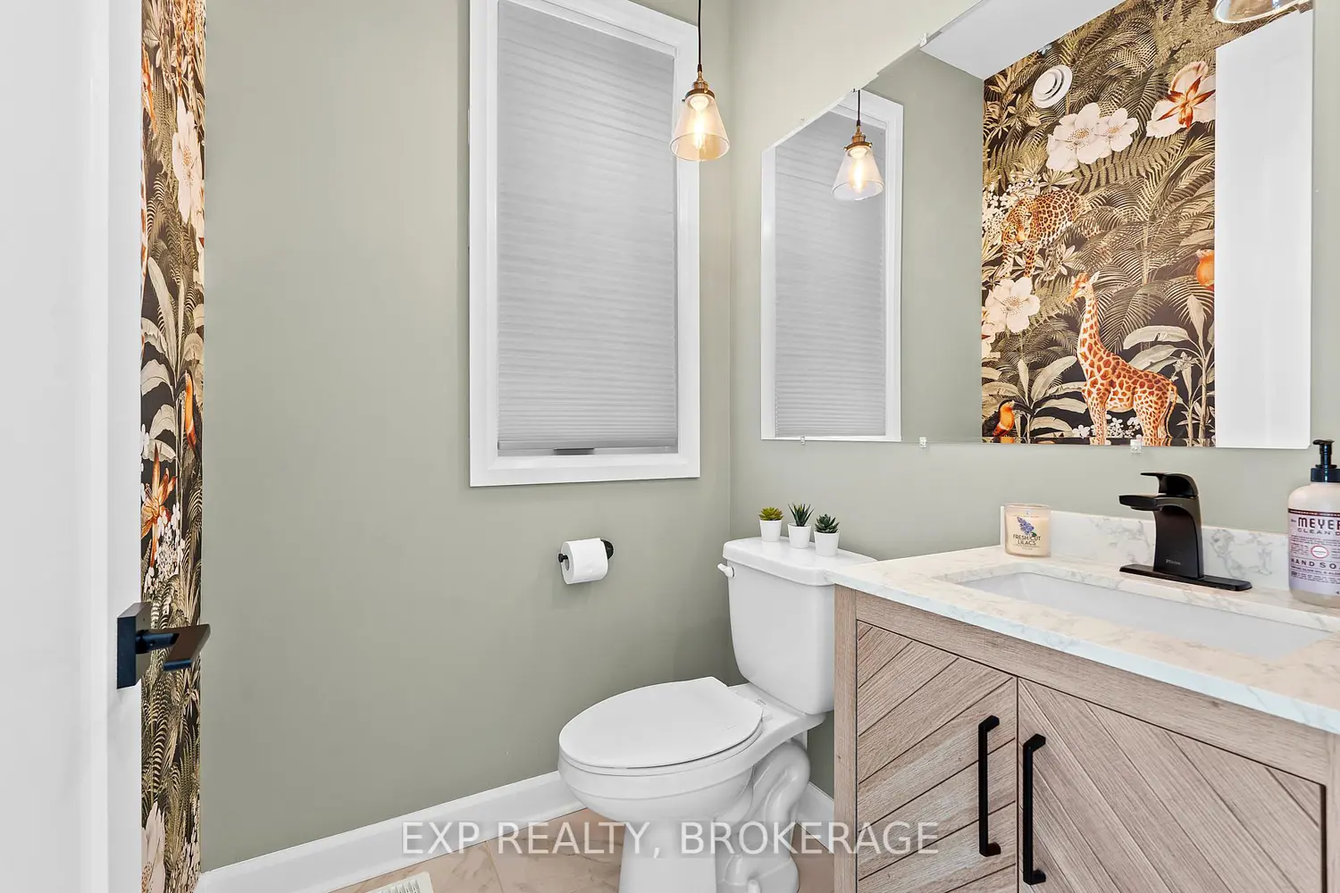 121 Creighton Drive photo 4