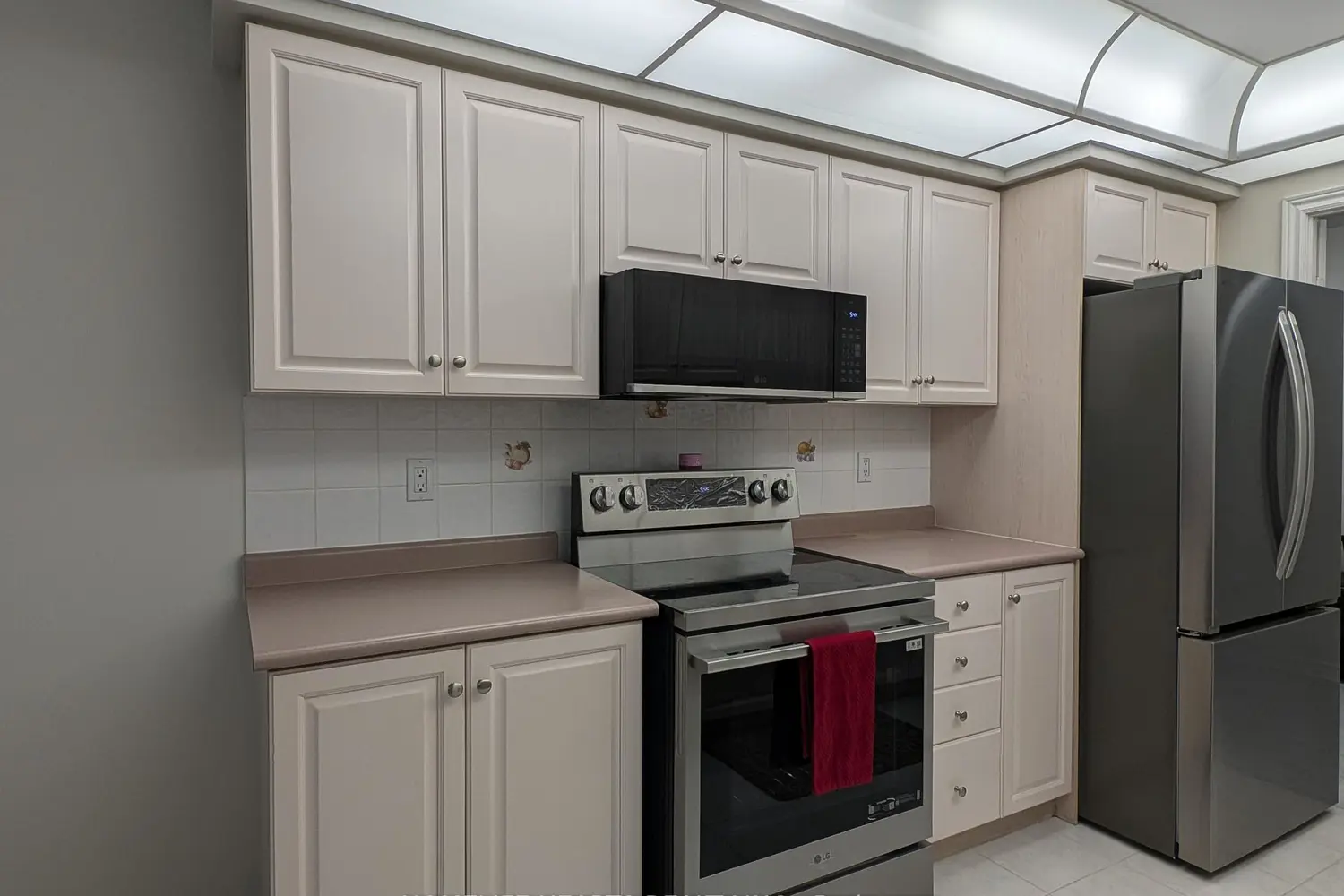 Additional image 10 of 228 Bonis Avenue 1703