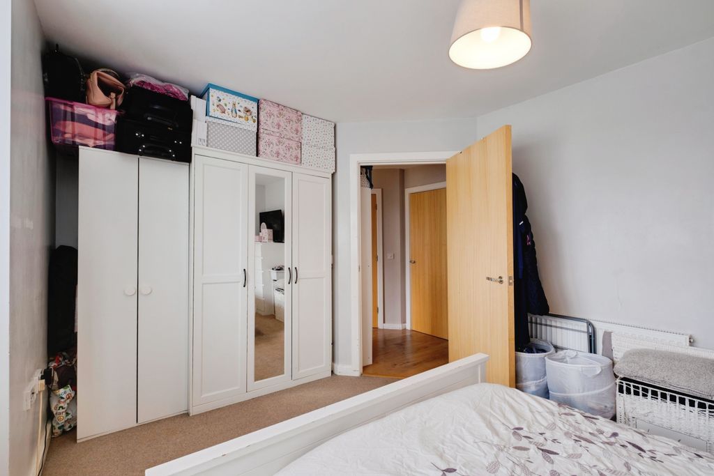 Additional image 8 of 2 bed flat for saleQueen Katherine Road, Lymington SO41