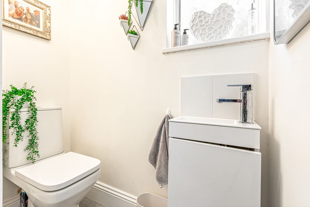 Additional image 13 of 3 bed detached house for salePine Road, Glenfield LE3