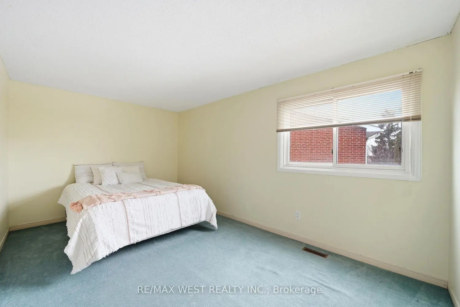 Additional image 6 of 690 Robertson Crescent