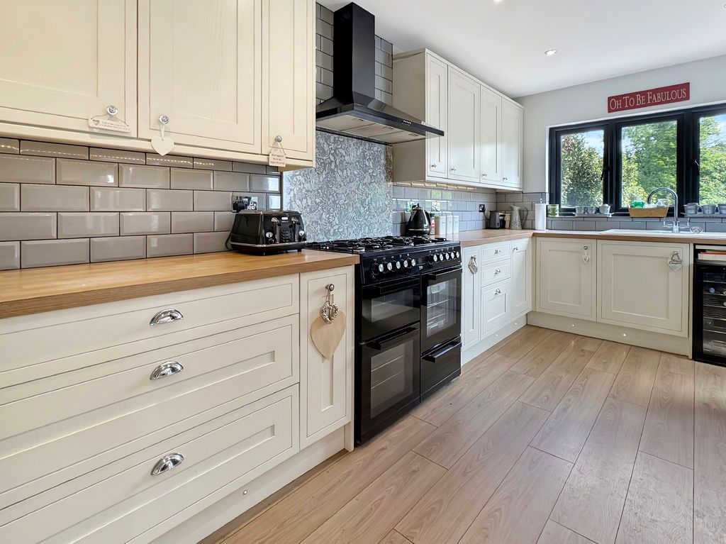 Additional image 4 of 4 bed detached house for saleClatterford Road, Newport PO30