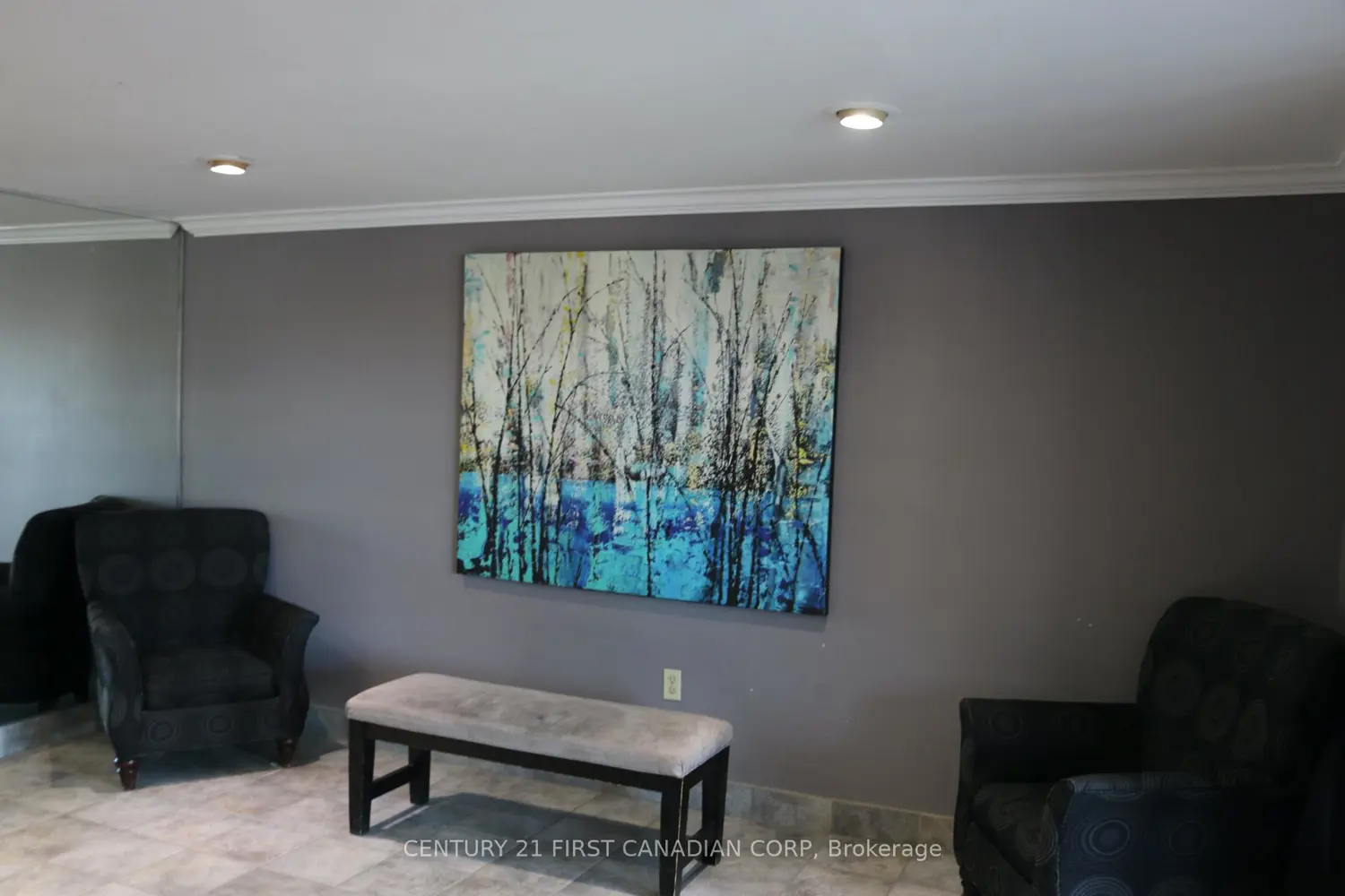 600 Grenfell Drive 207 photo 3