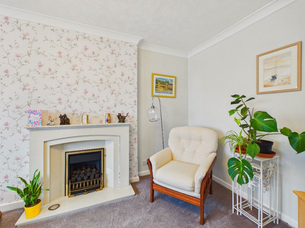 2 bed semi-detached bungalow for saleCourtmount Grove, Drayton PO6 photo 4