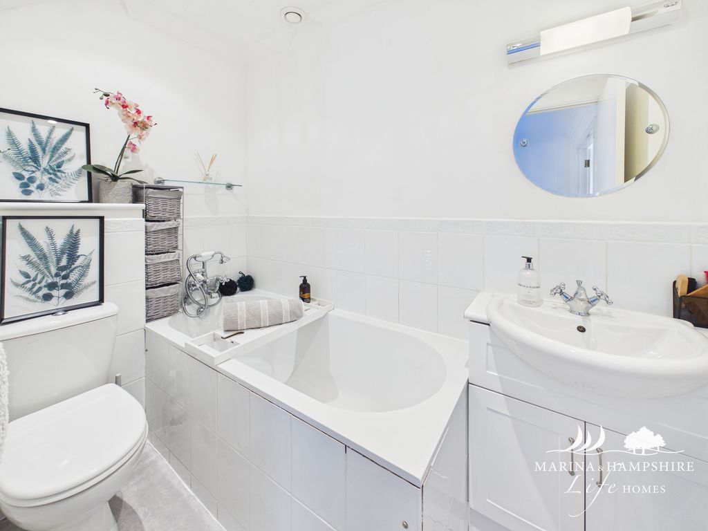 Additional image 23 of 3 bed town house for saleNewlyn Way, Portsmouth PO6