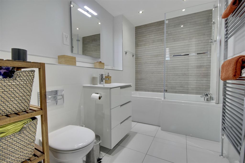 Additional image 6 of 3 bed town house for saleNautilus Drive, Portsmouth PO6