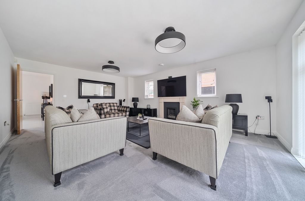 Additional image 25 of 5 bed detached house for saleDowles Barn Close, Barkham, Wokingham RG41