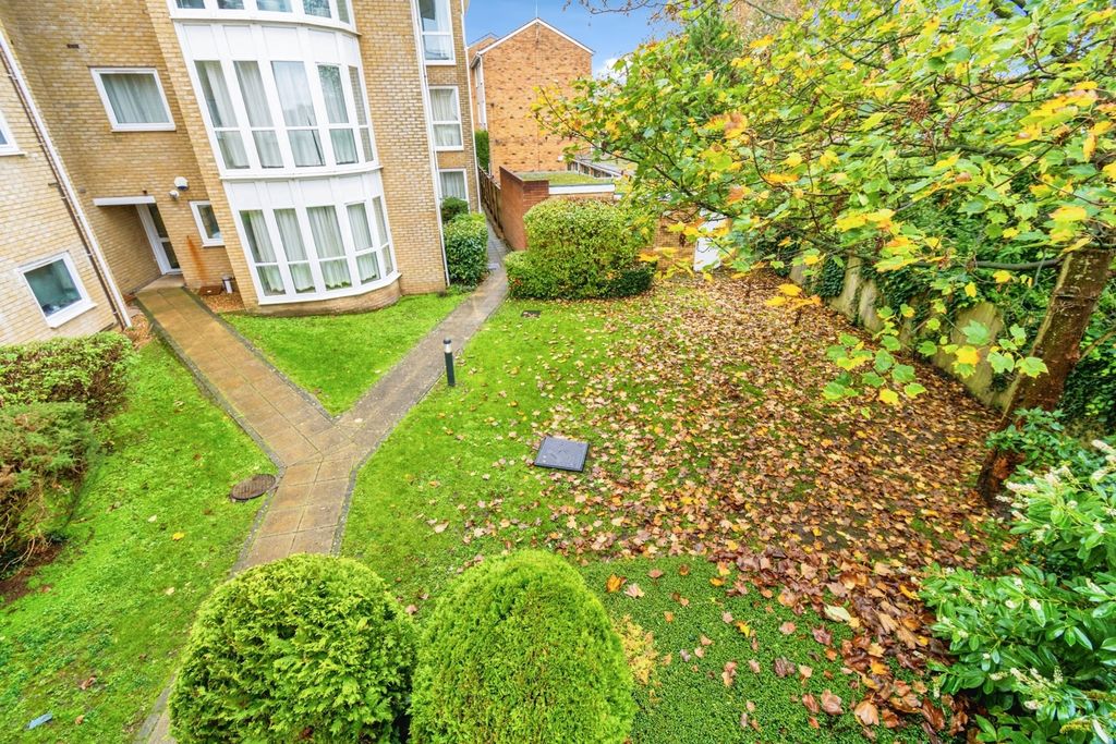 Additional image 10 of 2 bed flat for saleWinchester Road, Southampton, Hampshire SO16
