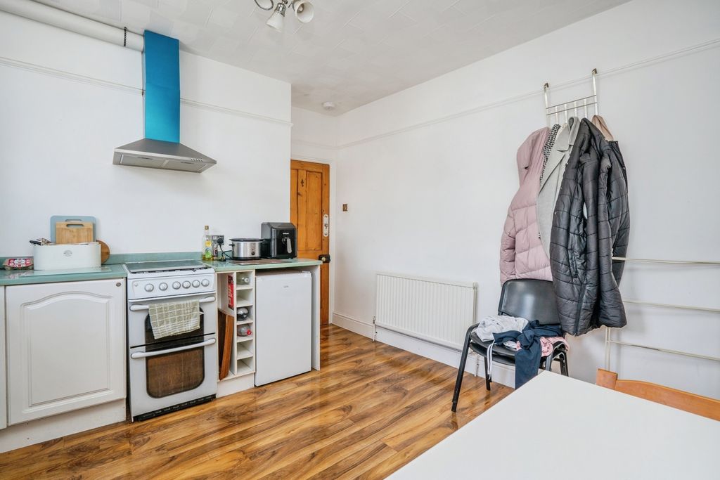 Additional image 13 of 2 bed property for saleGladys Avenue, Portsmouth, Hampshire PO2