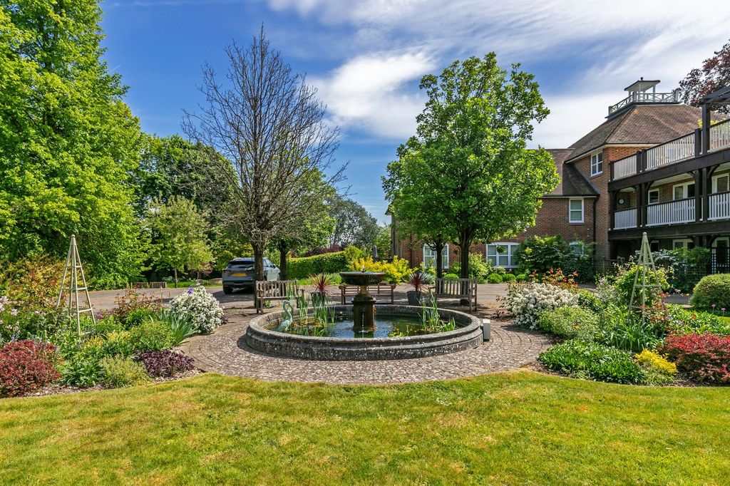 Additional image 2 of 2 bed flat for saleWyke Mark, Winchester SO22