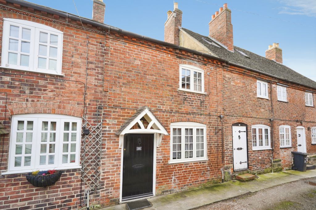 2 bed terraced house for saleWood Street, Ashby-De-La-Zouch LE65