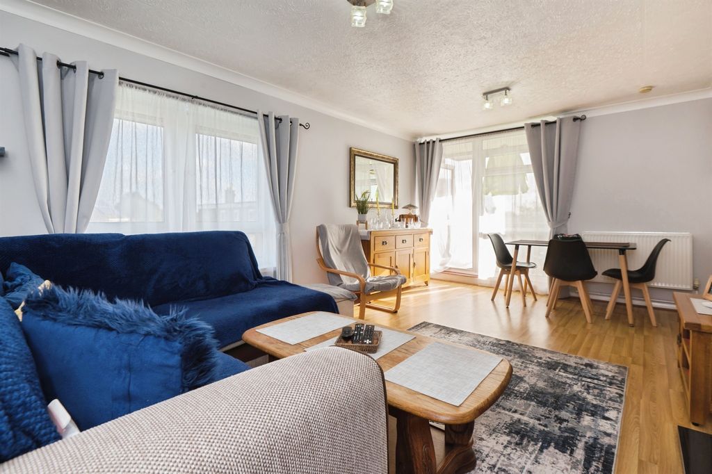 Additional image 3 of 2 bed flat for saleCuckmere Lane, Southampton SO16