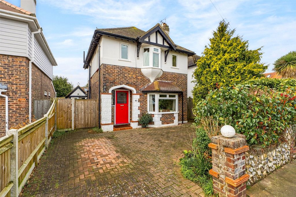 3 bed detached house for saleHaynes Road, Worthing, West Sussex BN14