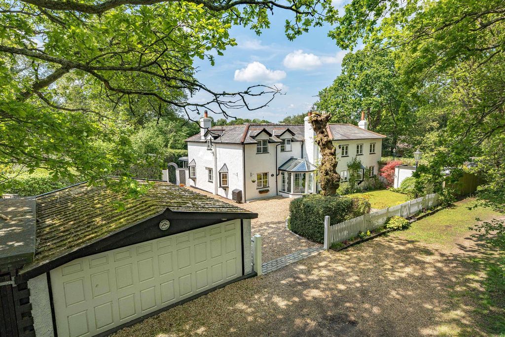 5 bed detached house for saleCricket Hill Lane, Yateley GU46