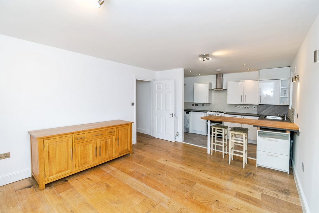 Additional image 4 of 2 bed flat for saleHill Lane, Southampton, Hampshire SO15