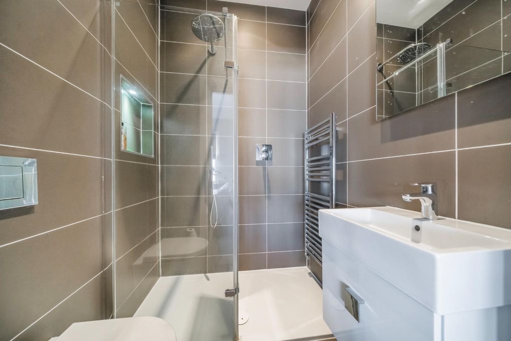 Additional image 6 of 3 bed flat for saleGrove Road, Windsor SL4