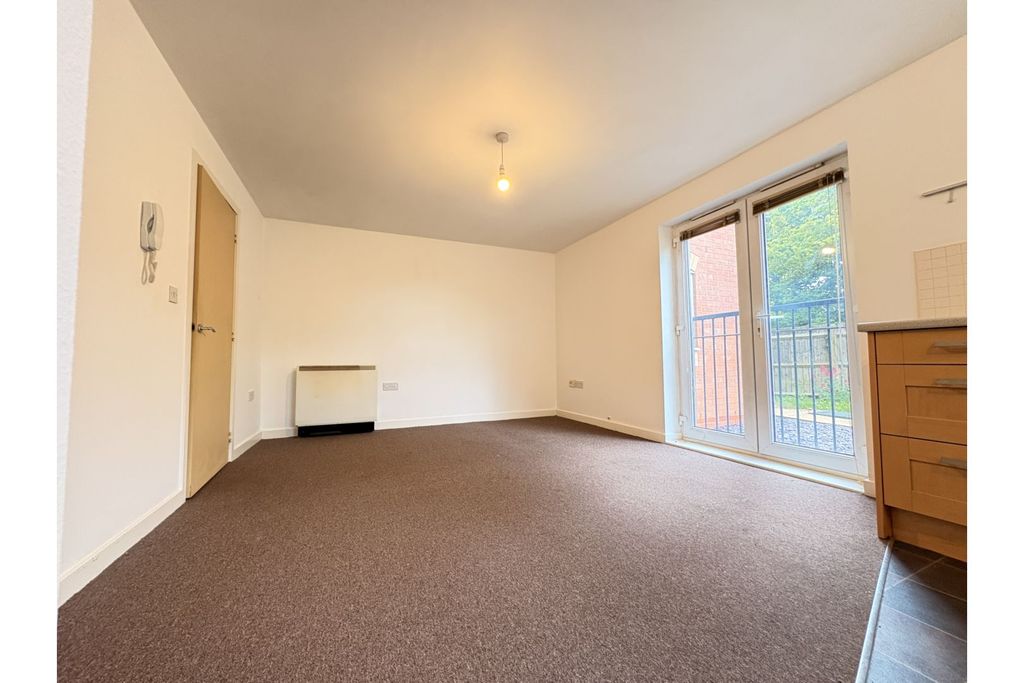 2 bed flat for saleSpinney Close, Leicester LE3 photo 4