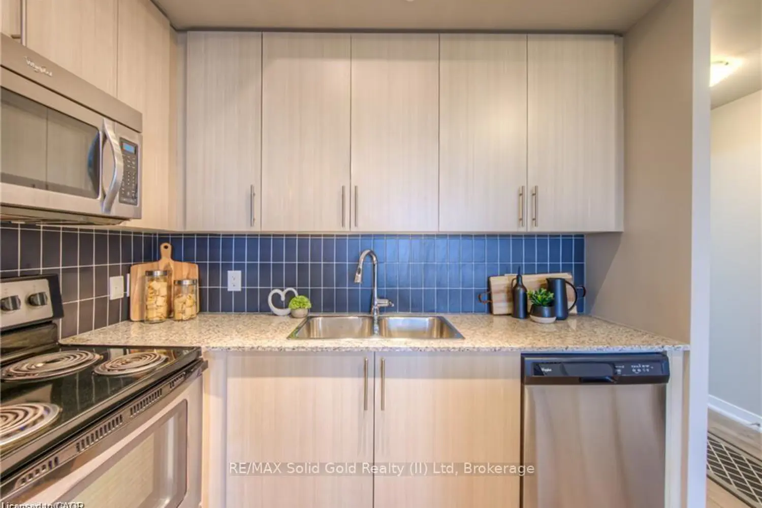 85 Duke Street 703 photo 2