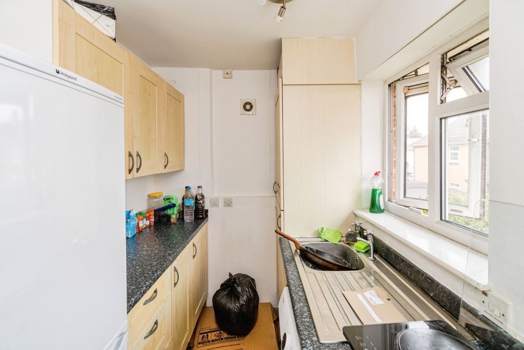 Additional image 5 of 1 bed flat for saleCleasby Close, Southampton, Hampshire SO16