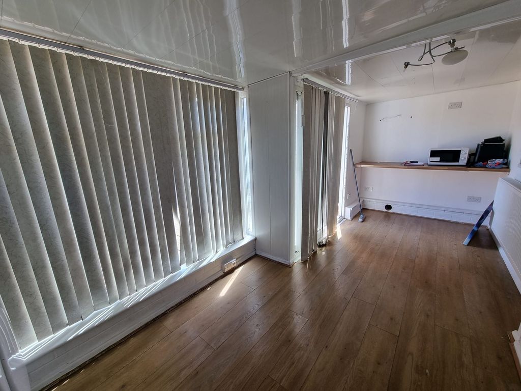 2 bed bungalow for saleWayside Drive, Thurmaston, Leicester LE4 photo 3