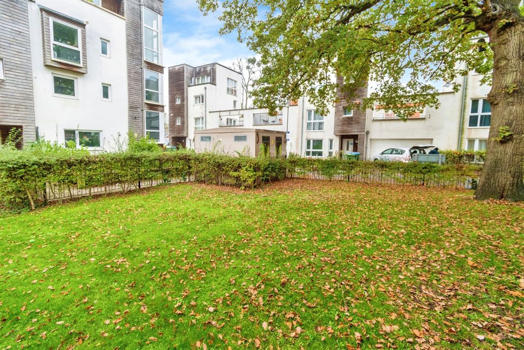 Additional image 12 of 2 bed flat for saleJames Weld Close, Southampton SO15