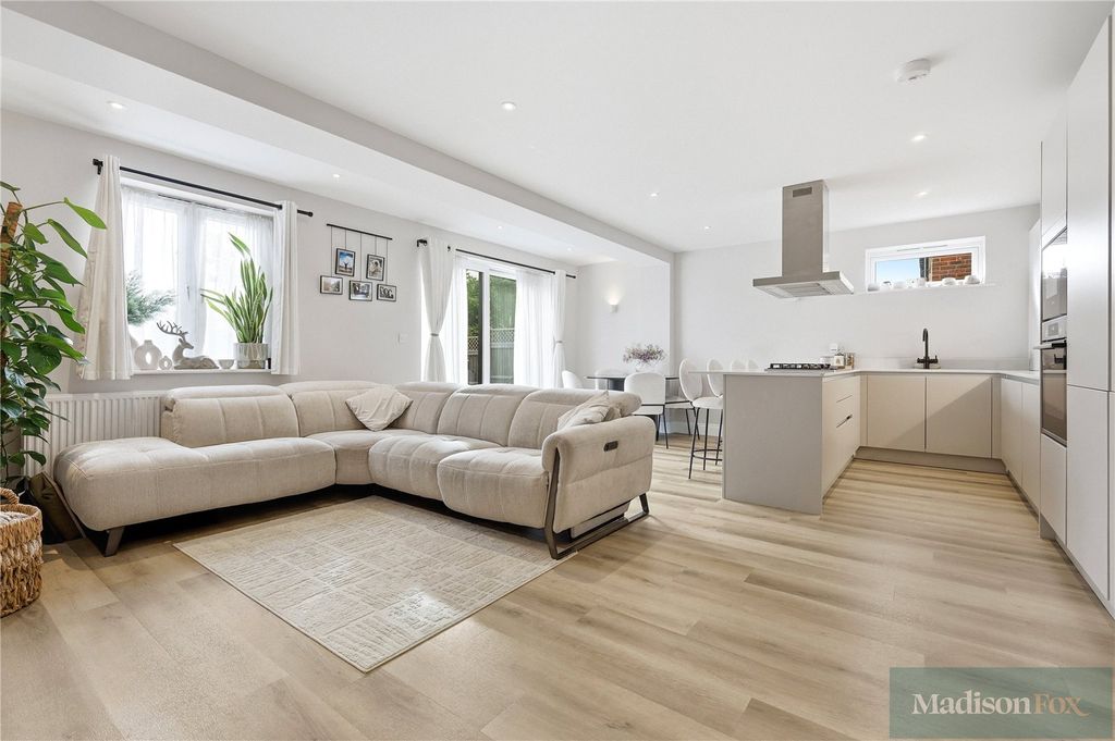 Additional image 4 of 3 bed flat for saleWest Grove, Woodford Green IG8