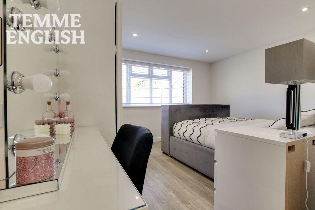 Additional image 13 of 3 bed detached bungalow for saleJersey Gardens, Wickford SS11