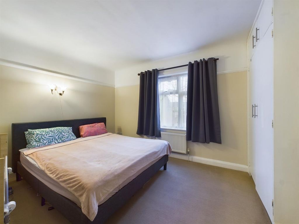 Additional image 3 of 2 bed flat for salePark Royal, Northern Parade, Portsmouth PO2