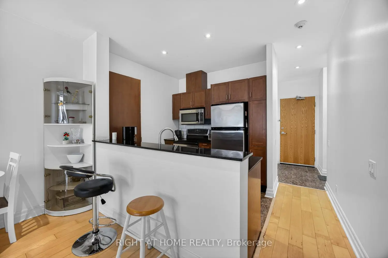 Additional image 11 of 44 Bond Street 518
