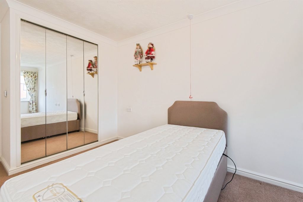 Additional image 7 of 1 bed flat for saleOakley Road, Southampton SO16