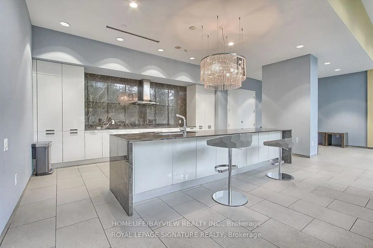 Additional image 9 of 103 The Queensway 806
