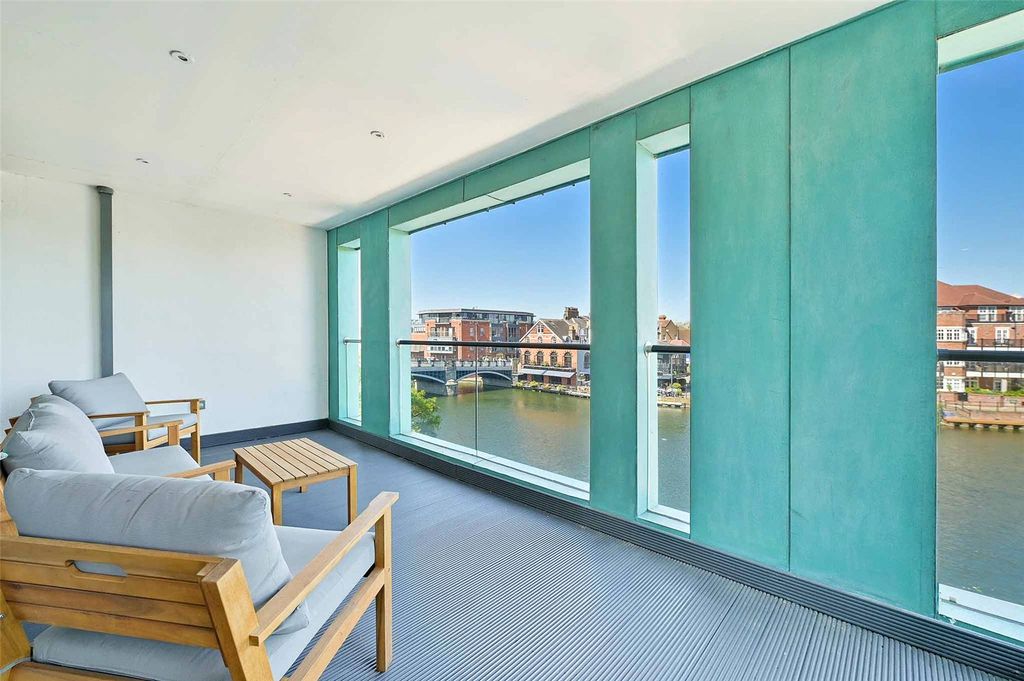 Additional image 7 of 2 bed flat for saleFarm Yard, Windsor, Berkshire SL4