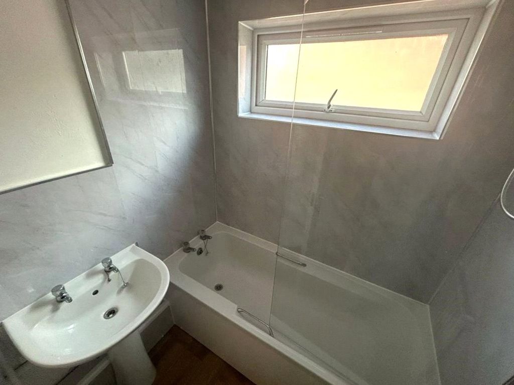 Additional image 5 of 2 bed flat for salePeel Drive, Loughborough, Leicestershire LE11