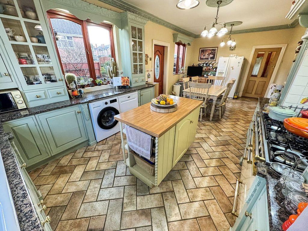 Additional image 20 of 5 bed detached house for saleSandbeds Road, Willenhall WV12