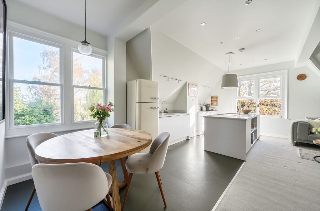 Additional image 5 of 3 bed flat for saleMerton Ford, Pages Croft, Wokingham, Berkshire RG40