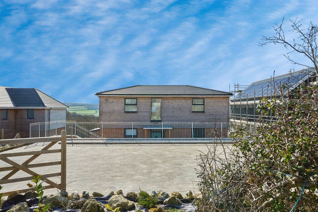 Additional image 5 of 4 bed detached house for saleBuckbury Lane, Newport, Isle Of Wight PO30