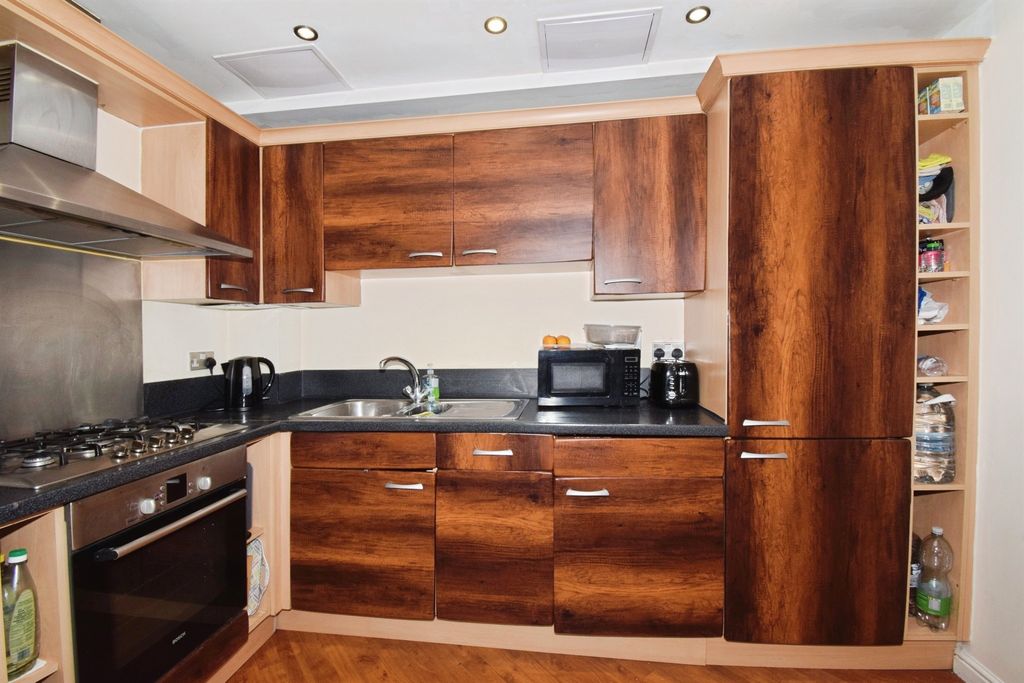 2 bed flat for saleHoneywell Close, Oadby, Leicester LE2 photo 3