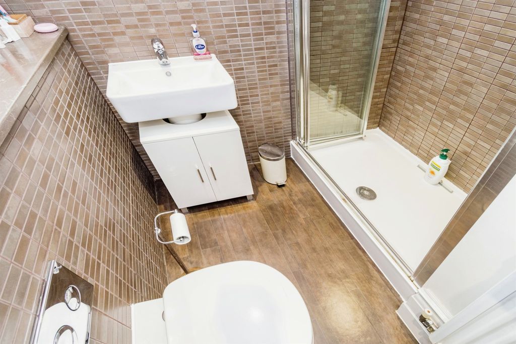 Additional image 8 of 2 bed flat for saleJames Weld Close, Southampton SO15