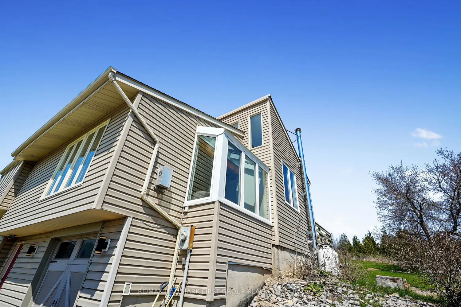110 Davis Road photo 4