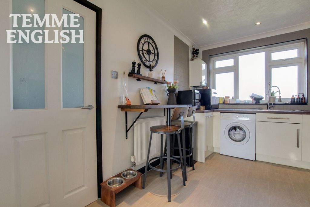 Additional image 7 of 2 bed flat for saleMarket Avenue, Wickford SS12